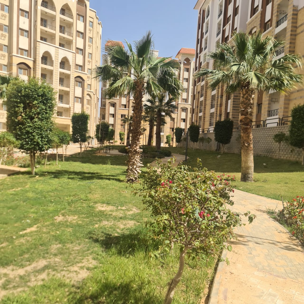 شقة للبيع ب R3 داخل العاصمة الادارية